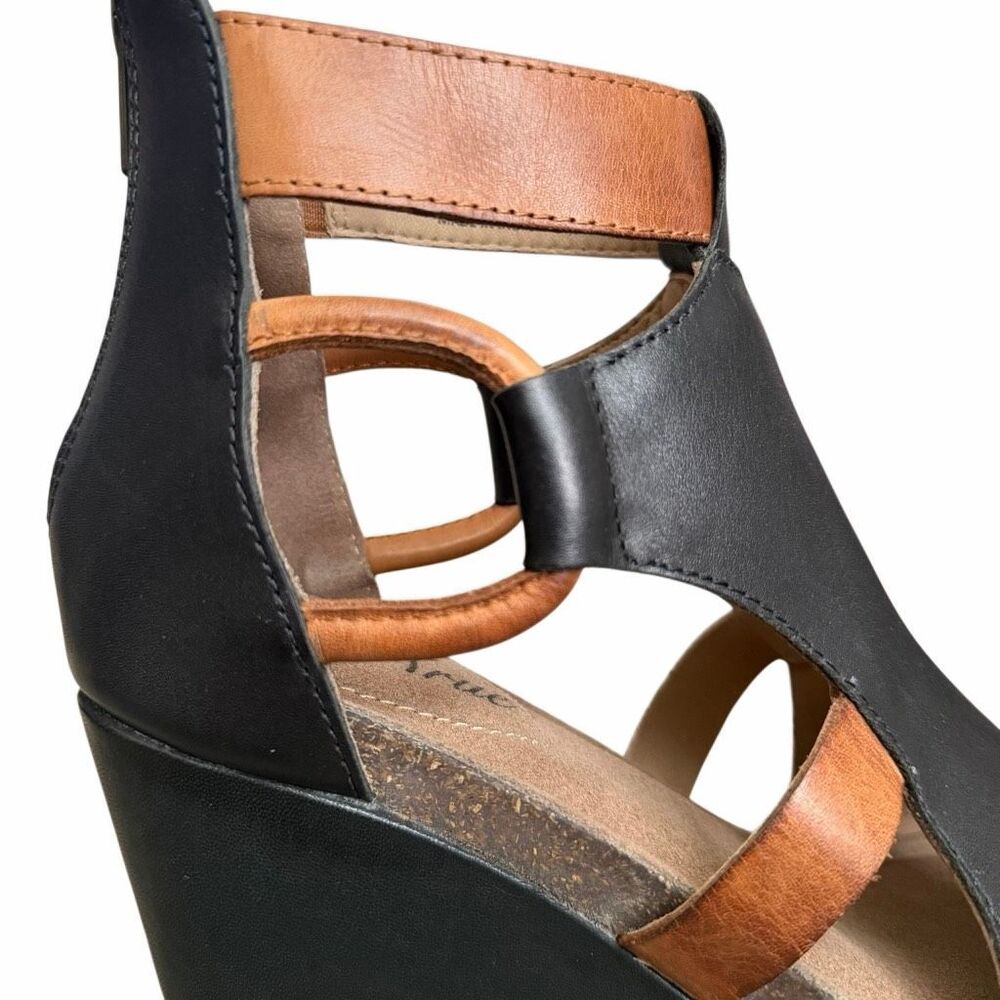 Diba True Night Out EUC 8M Leather Wedge Sandals Black Brown Peep Toe Comfort - Picture 2 of 12